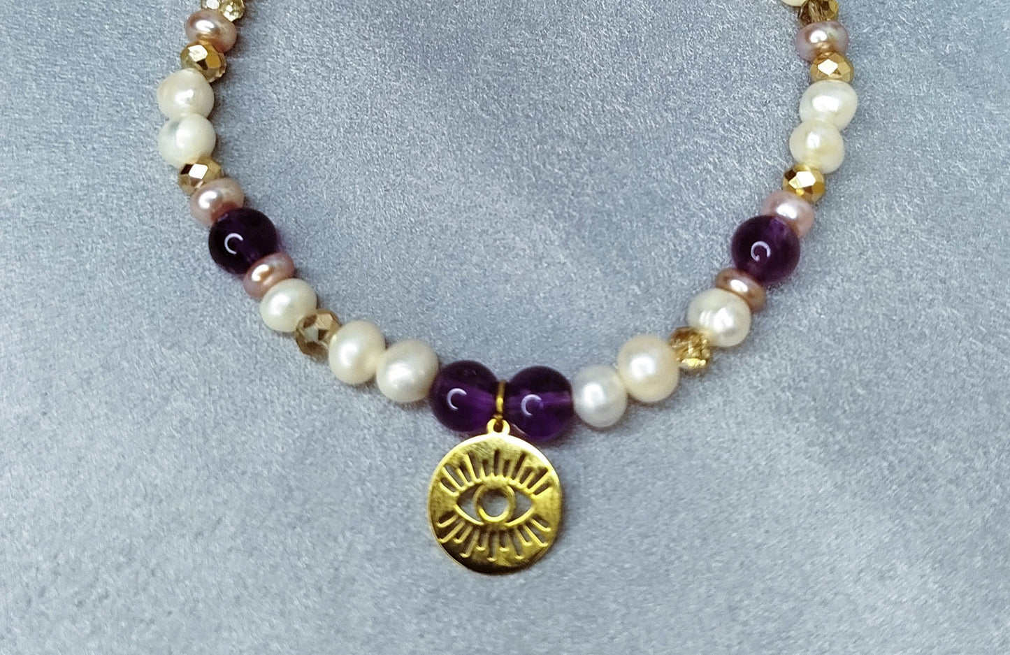 Bracelet Œil Scintillant – perles, améthyste et pendentif œil doré