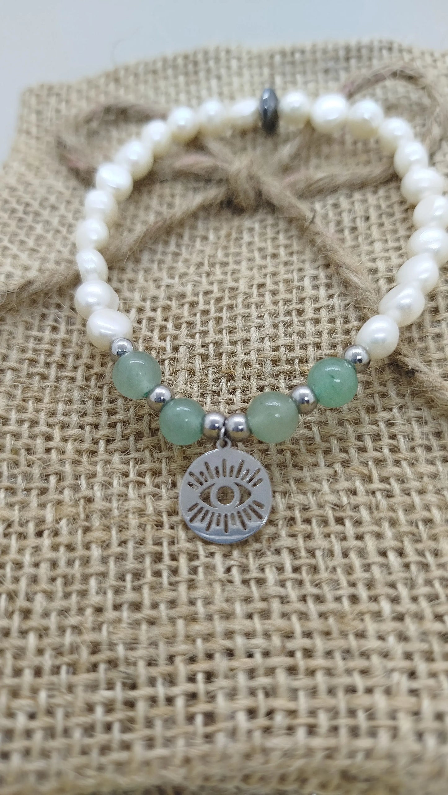 bracelet fait main en perles d'eau douce et aventurine avec breloque œil ajouré en acier inoxydable argent