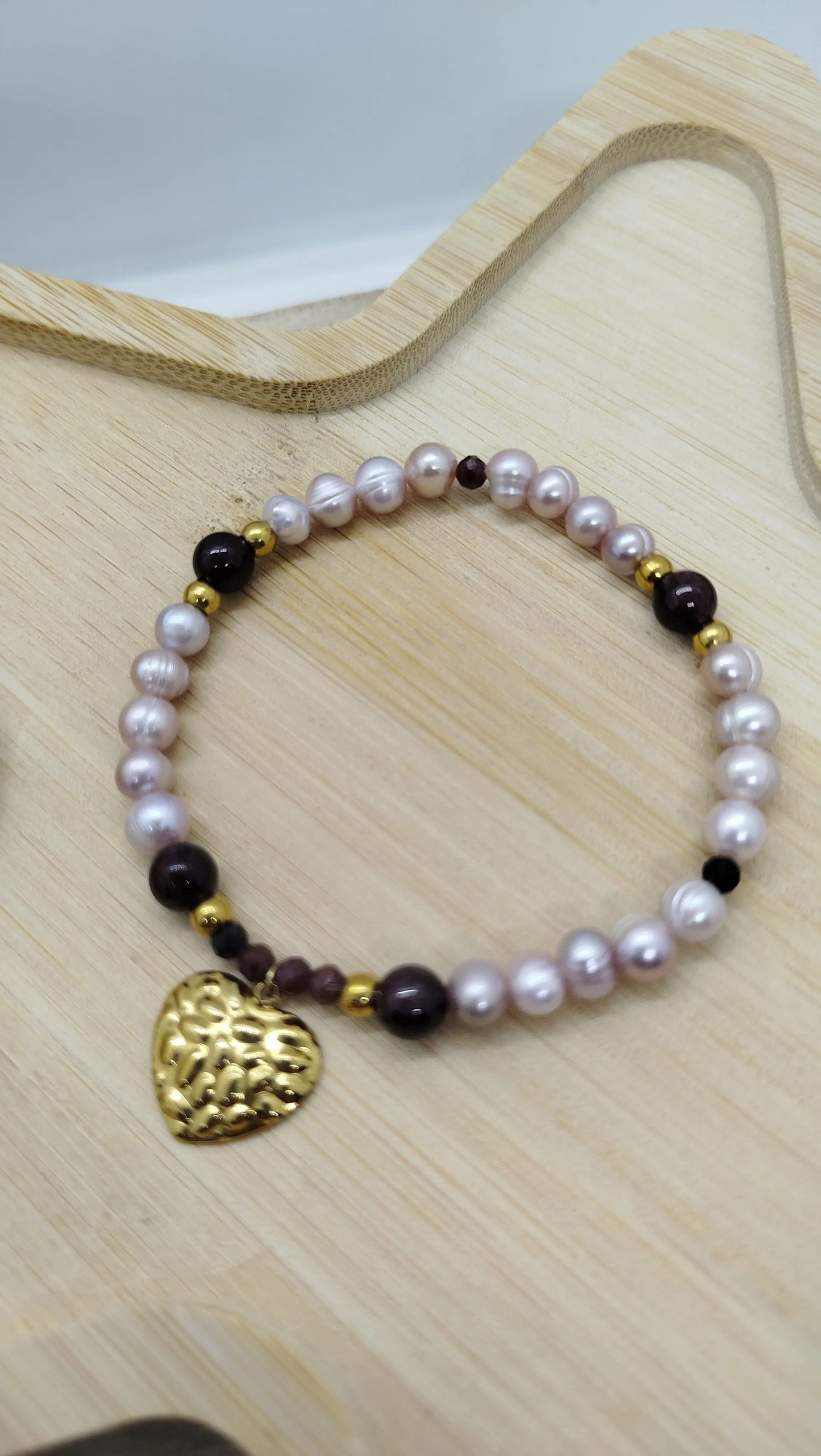 bracelet perles eau douce grenat breloque acier inoxydable coeur bombé doré fait main