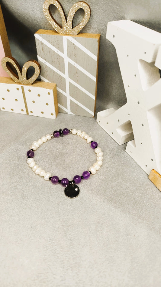 Bracelet Aurea Violetta – perles blanches, améthyste et pendentif zircon argent