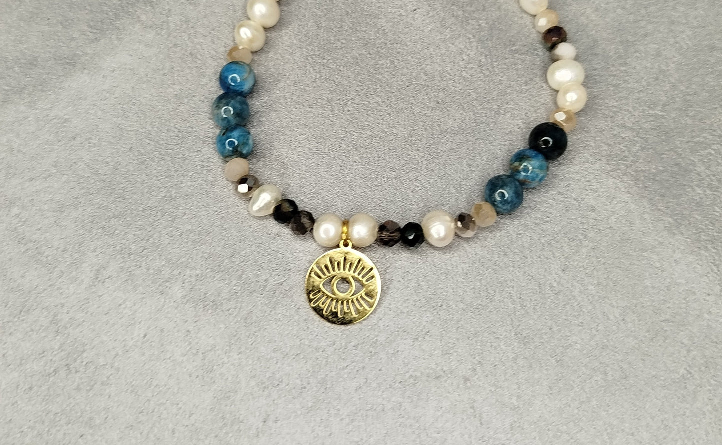 Bracelet Œil Malicieux – apatite bleue et pendentif œil ajouré dor