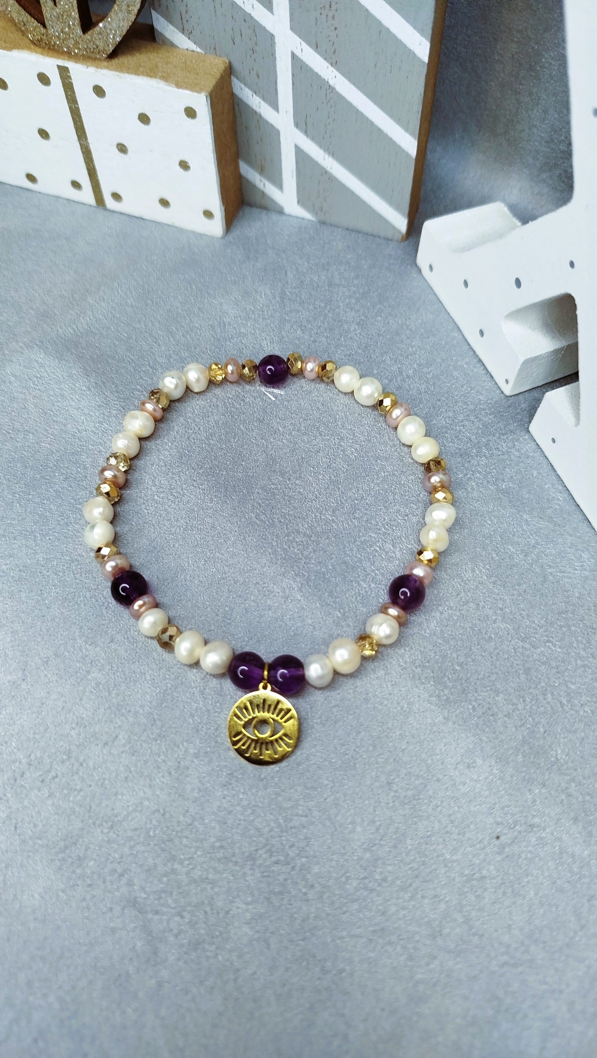 Bracelet Œil Scintillant – perles, améthyste et pendentif œil doré