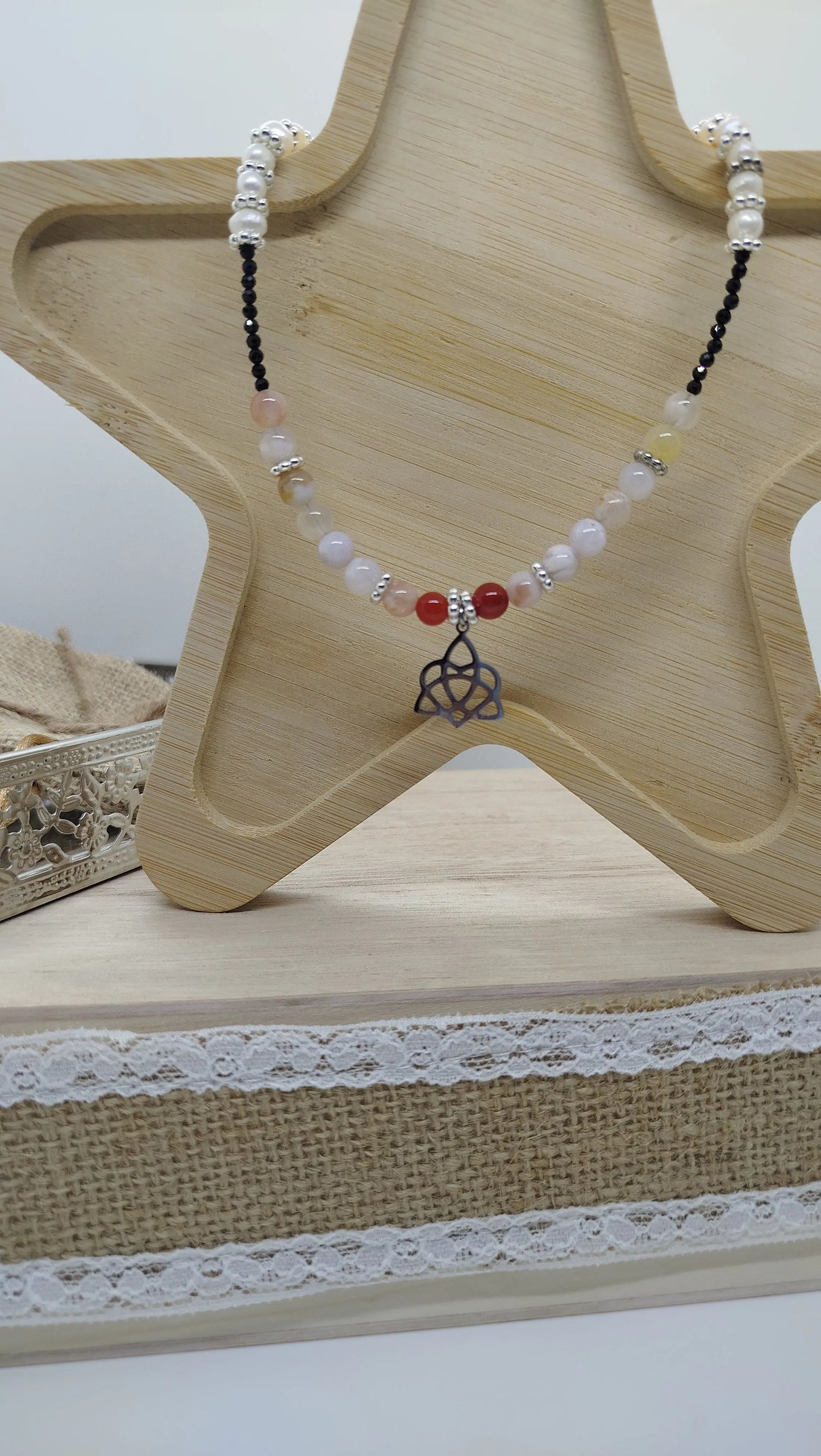 Collier perles eau douce agate fleur de cerisier spinelle noire tourmaline orange breloque noeud celtique acier inoxydable argent fait main
