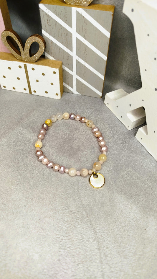 Bracelet AUREA Sakura – Perles roses, agate fleur de cerisier et pendentif nacre doré